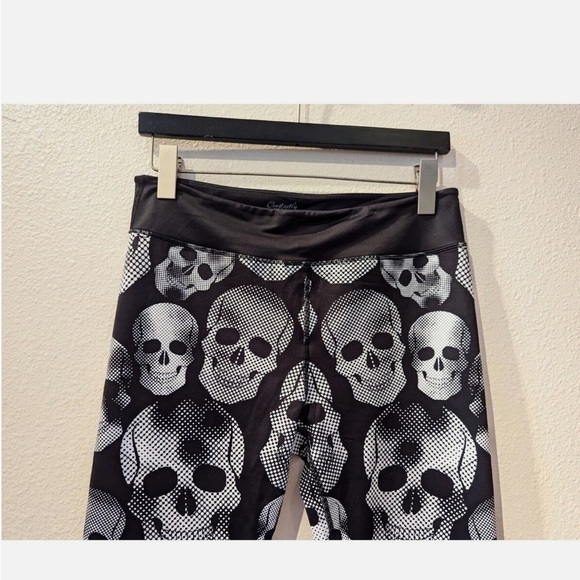 WOMENS MEDIUM CVG CONSTANTLY VARIED GEAR SKULL LEGGINGS - Picture 3 of 5